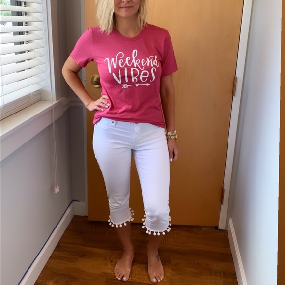 🌻”Weekend Vibes” Super Soft Graphic Tee - Picture 4 of 10